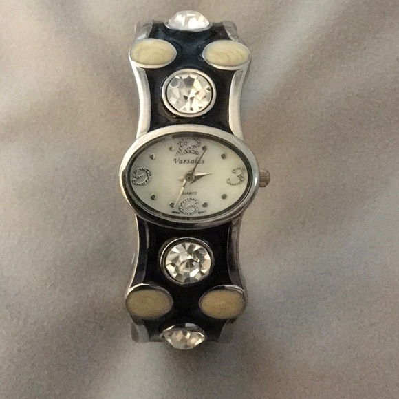 Varsales Ladies Watch, New - Picture 1 of 9